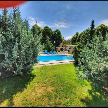 Tranzzit Airport Apartment II オトペニ エクステリア 写真