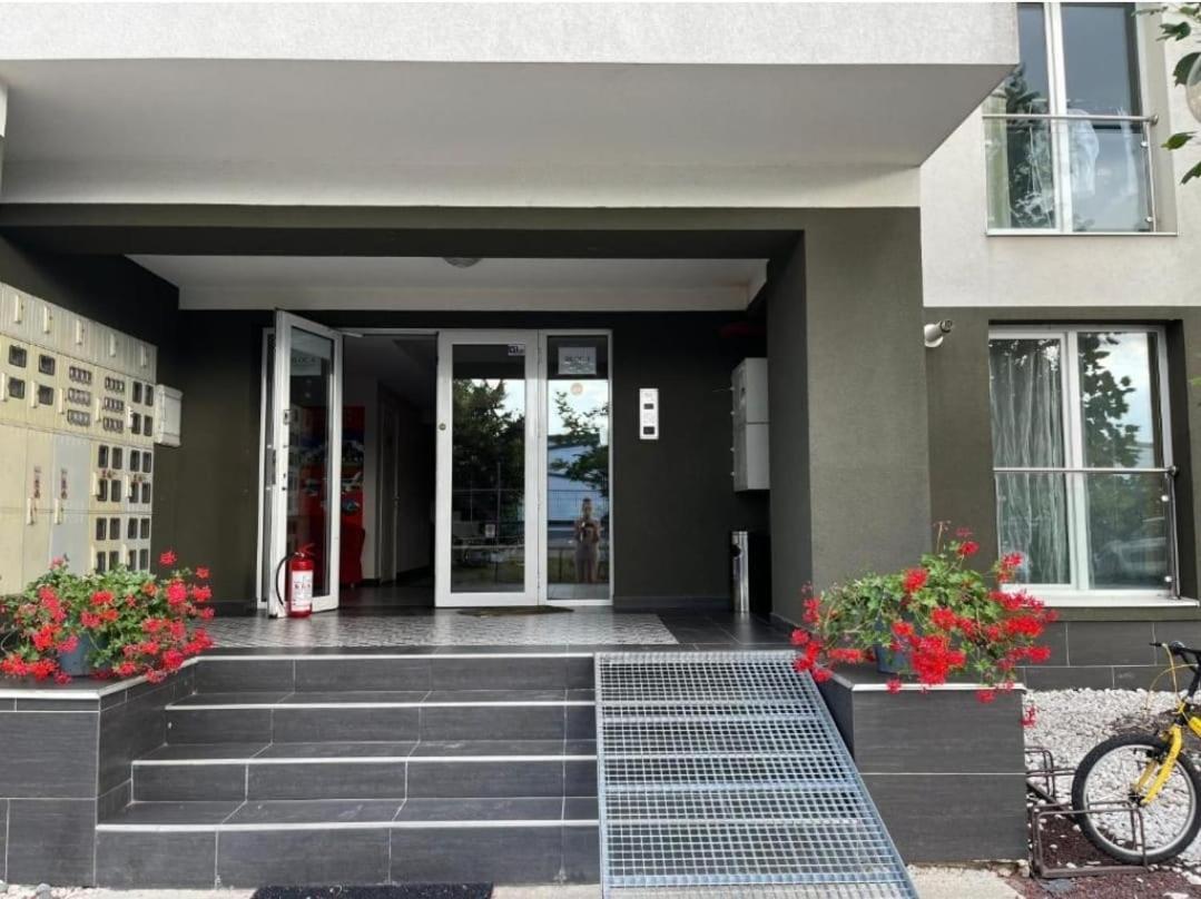 Tranzzit Airport Apartment II オトペニ エクステリア 写真