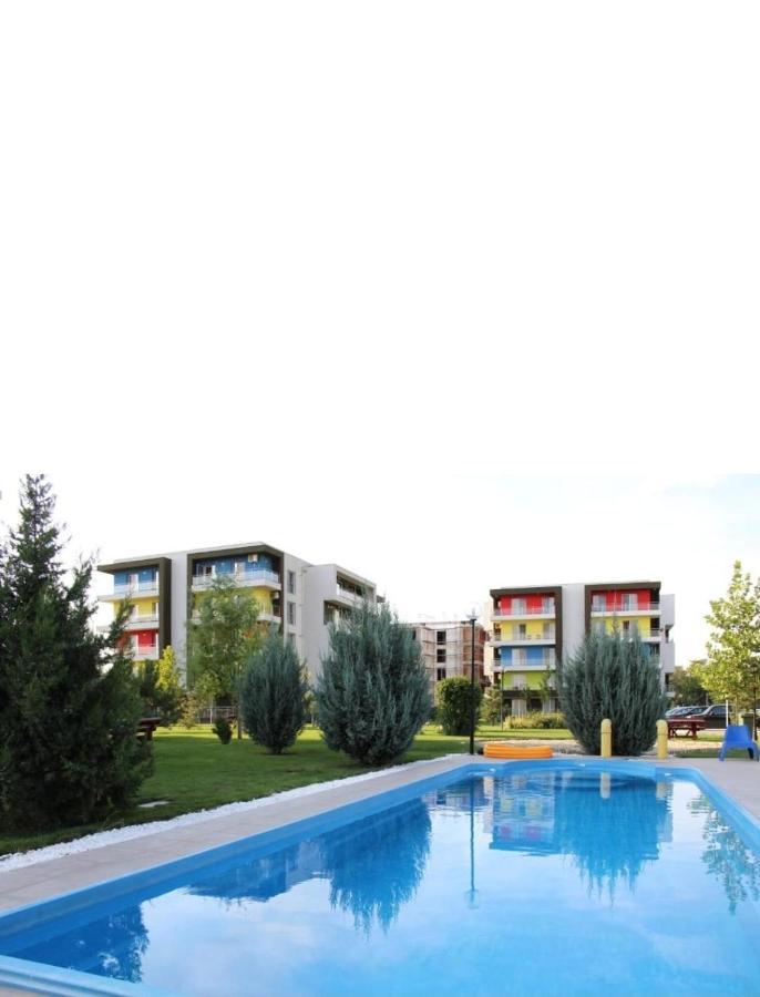Tranzzit Airport Apartment II オトペニ エクステリア 写真