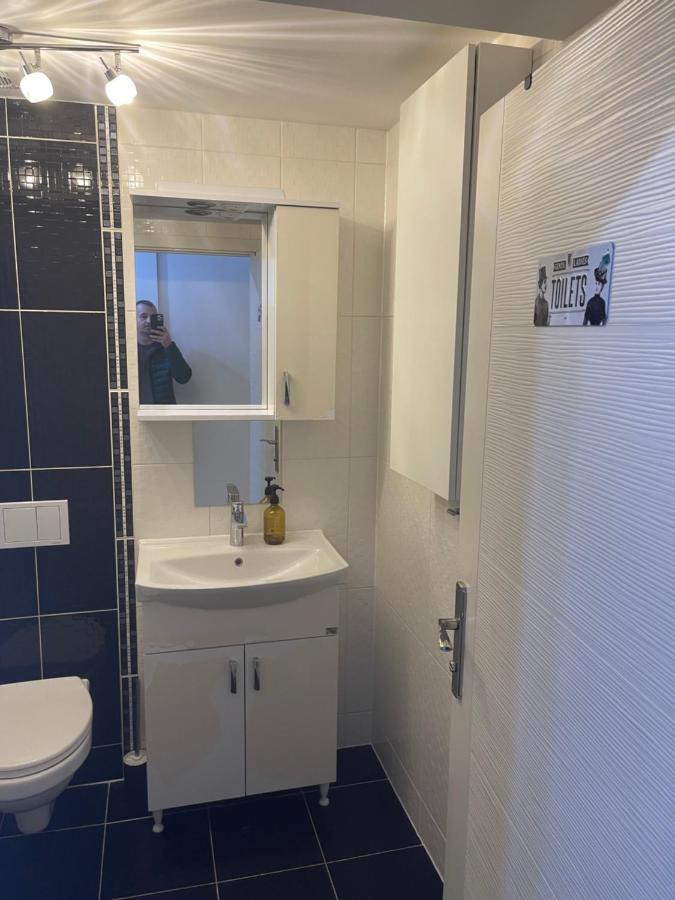 Tranzzit Airport Apartment II オトペニ エクステリア 写真