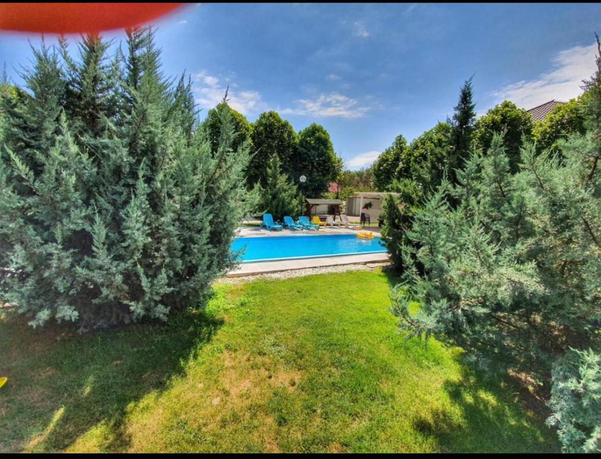 Tranzzit Airport Apartment II オトペニ エクステリア 写真