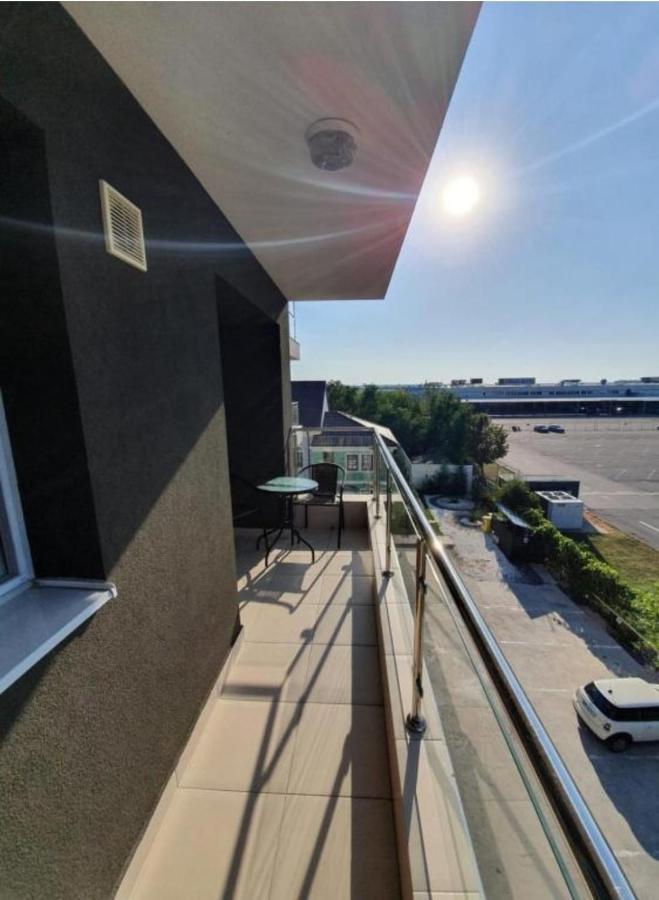 Tranzzit Airport Apartment II オトペニ エクステリア 写真