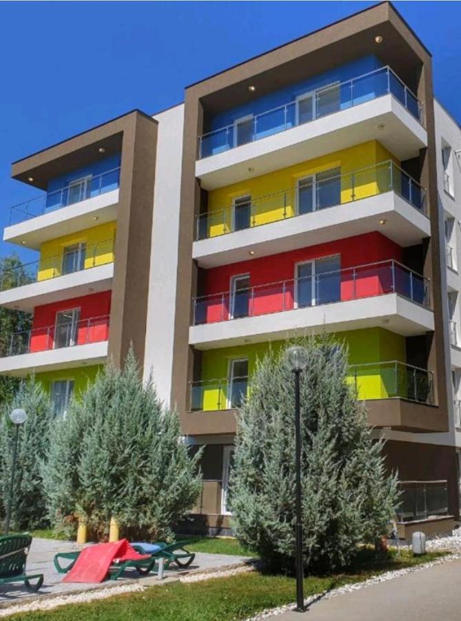 Tranzzit Airport Apartment II オトペニ エクステリア 写真
