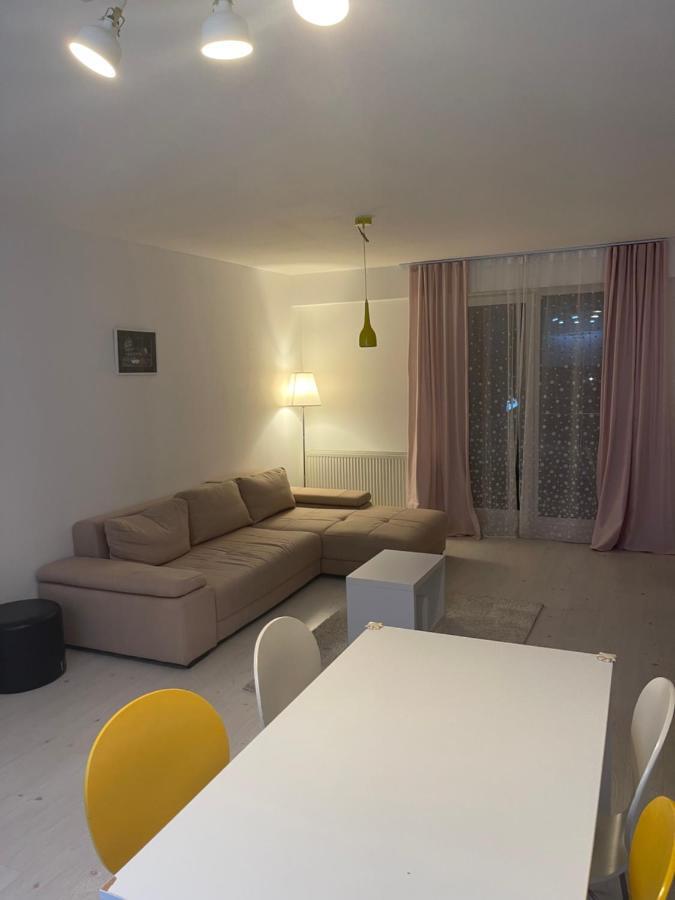 Tranzzit Airport Apartment II オトペニ エクステリア 写真